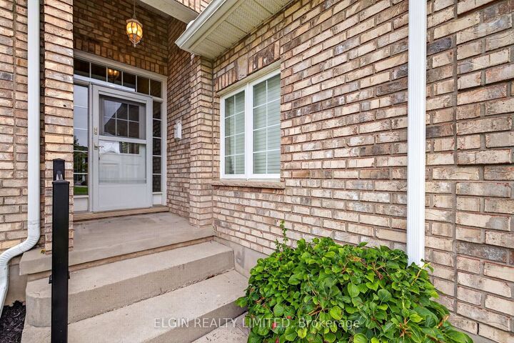 Property Photo: 17 Steeplechase Court ON N5R 6H5