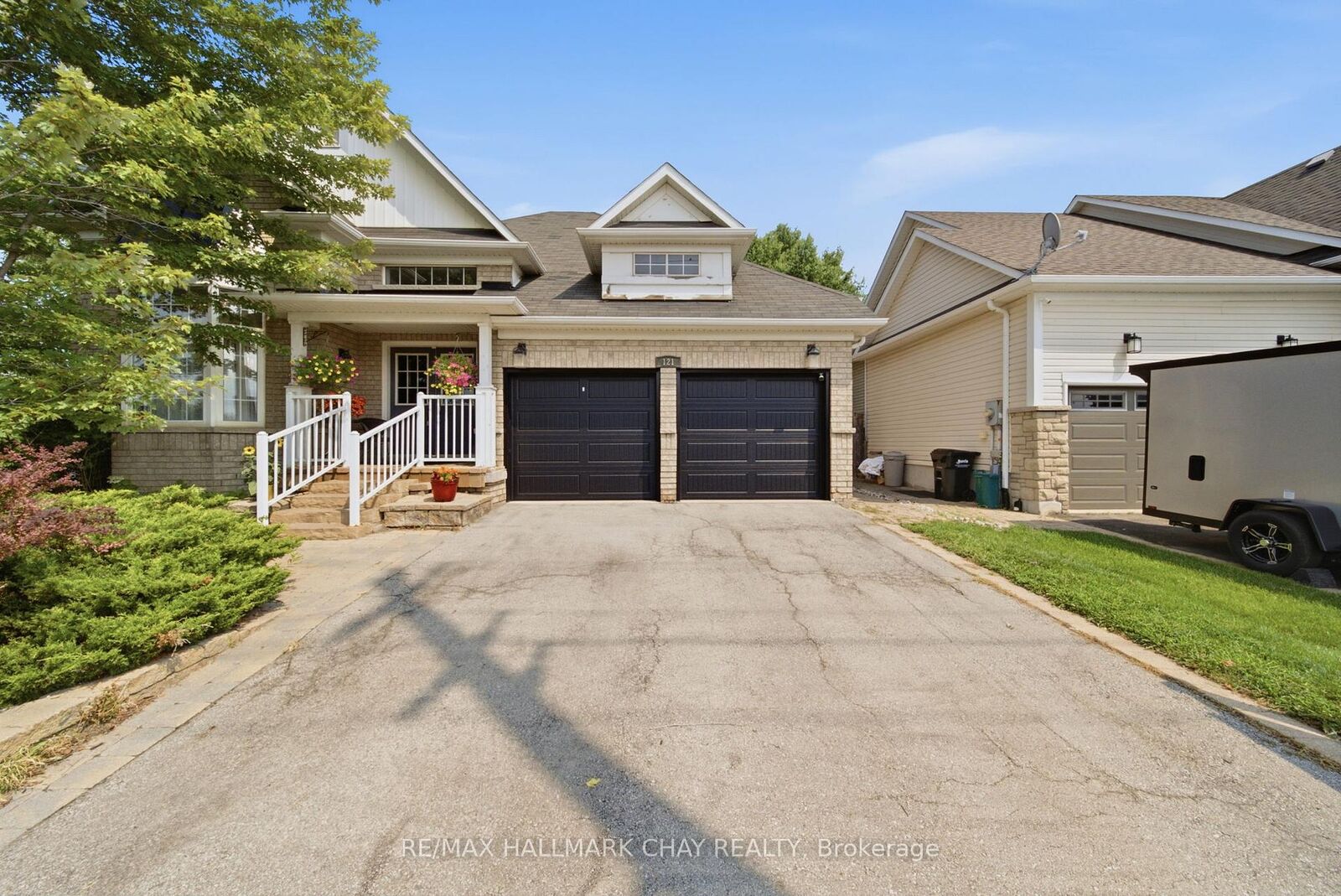Property Photo:  121 Prince William Way  ON L4M 7H6 
