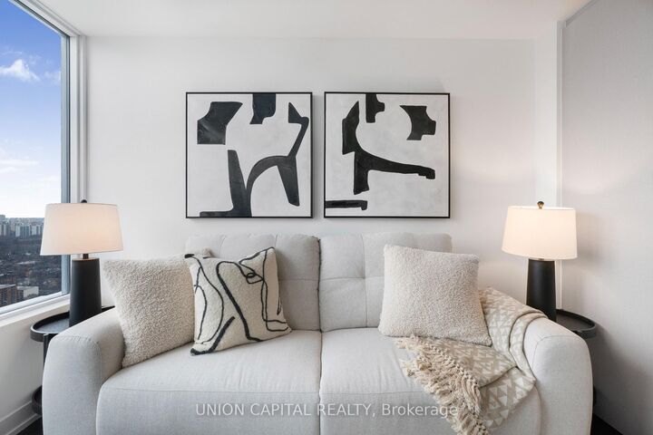 Property Photo:  319 Jarvis Street 4908  ON M5B 0C8 