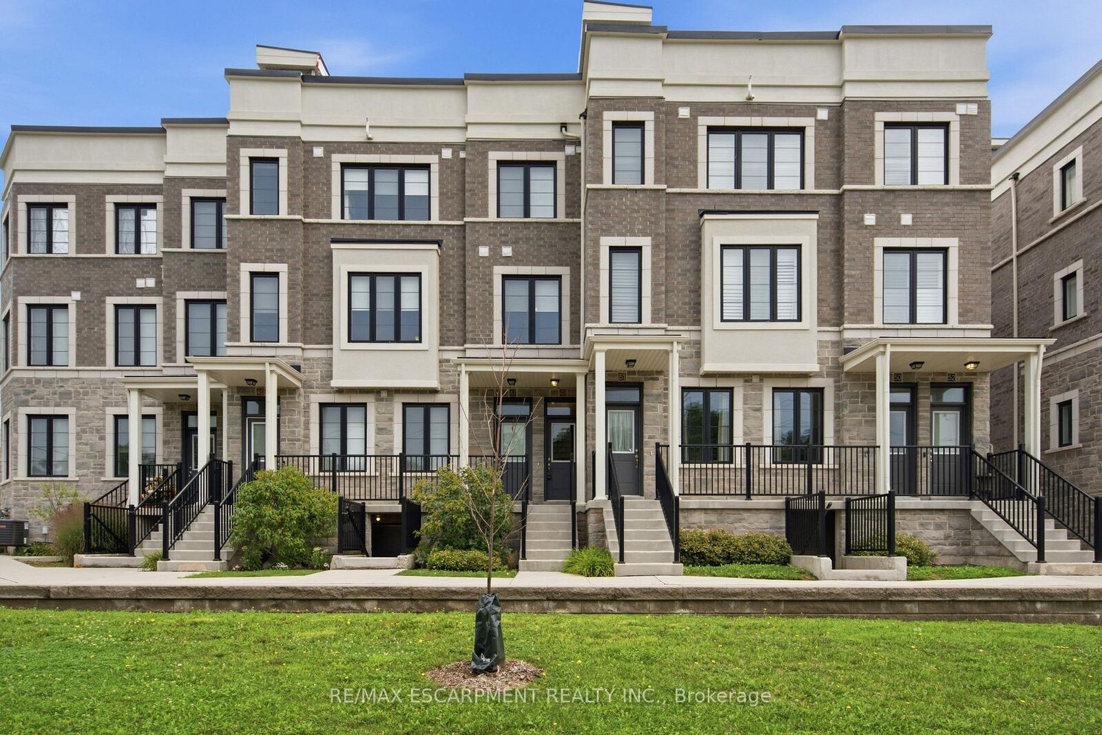 Property Photo:  383 Dundas Street E 49  ON L8B 1X6 
