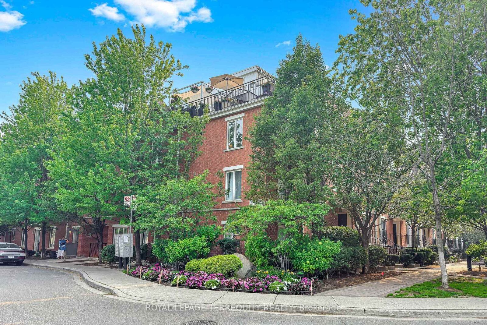 Property Photo: 26 Laidlaw Street 1501C ON M6K 1X2