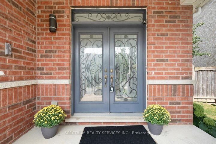 Property Photo: 1379 Rolph Terrace ON L9T 7E1