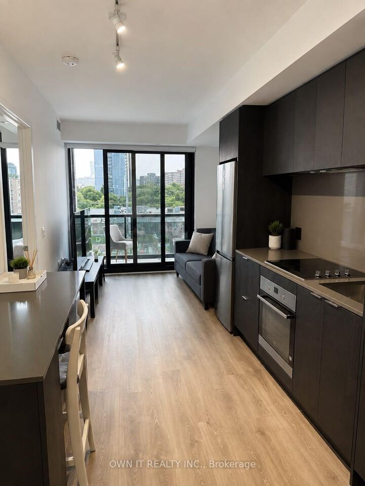 Property Photo: 86 Dundas Street E 403 ON L5B 1H3