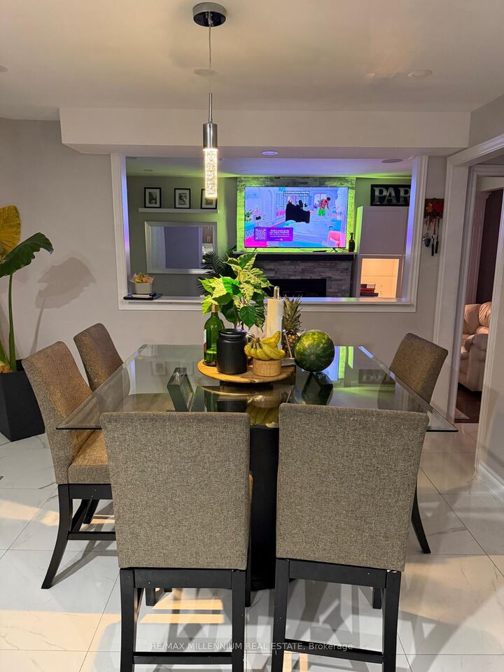 Property Photo:  90 Whitehaven Drive  ON L6Z 2R8 