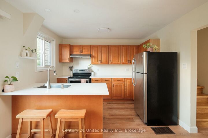 Property Photo:  922 Webber Avenue  ON K9J 5Y1 