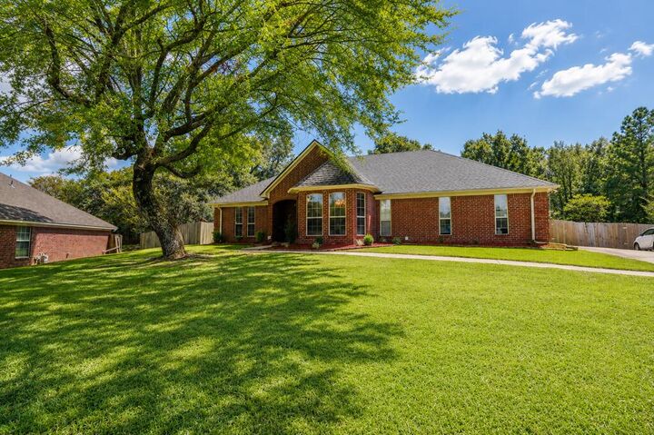 Property Photo:  204 Boulder Ridge Cir.  AR 71854 