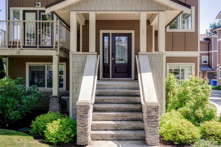 Property Photo: 2923 Shelbourne St #1 BC V8R 4M7