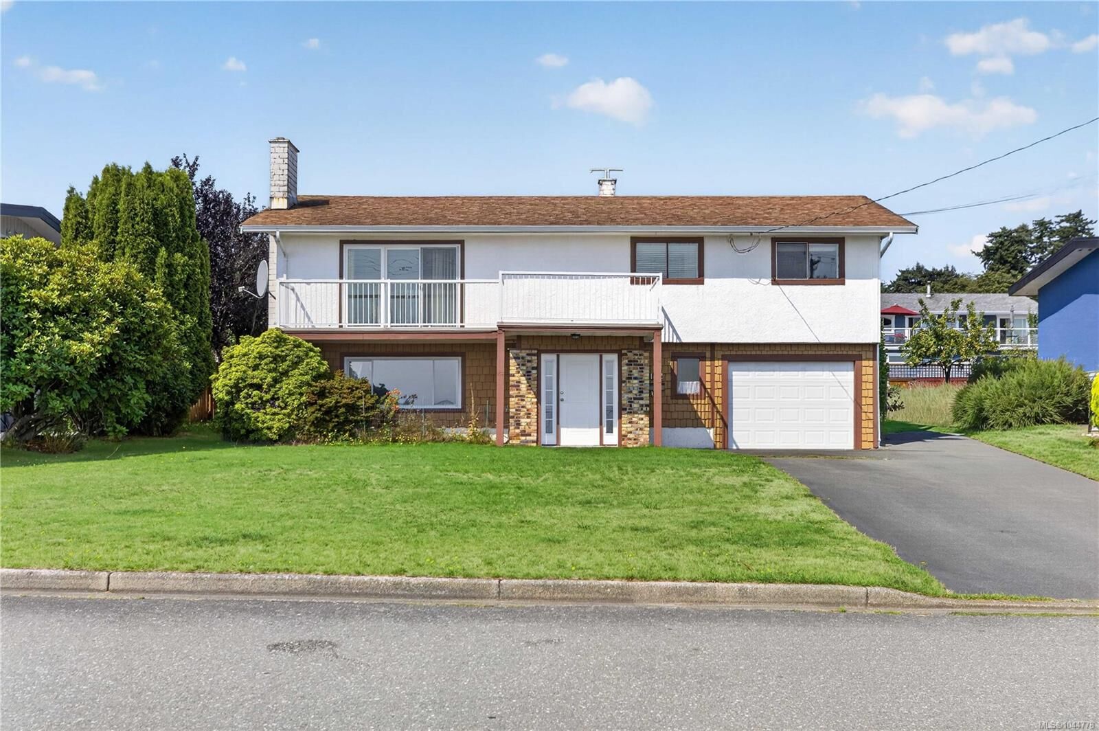 Property Photo:  132 Thulin St S  BC V9W 2J7 