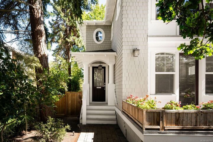 Property Photo: 1327 Transit Rd BC V8V 1V1