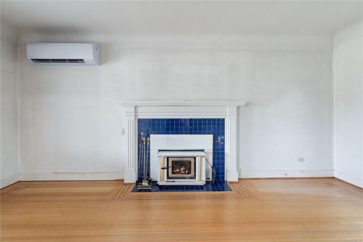 Property Photo:  736 Terminal Ave N  BC V9S 4K2 