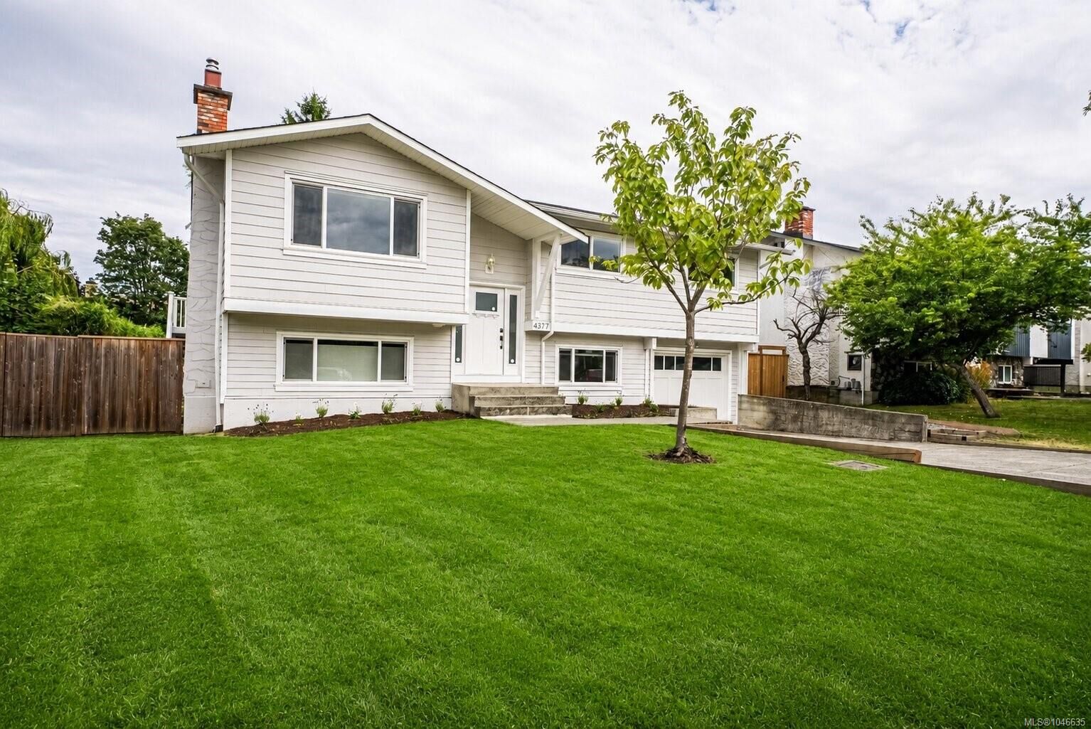 Property Photo: 4377 Fieldmont Pl BC V8N 4Z4