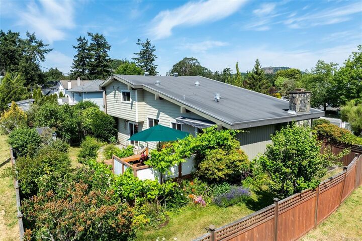 4070 Larchwood Dr — photo 1