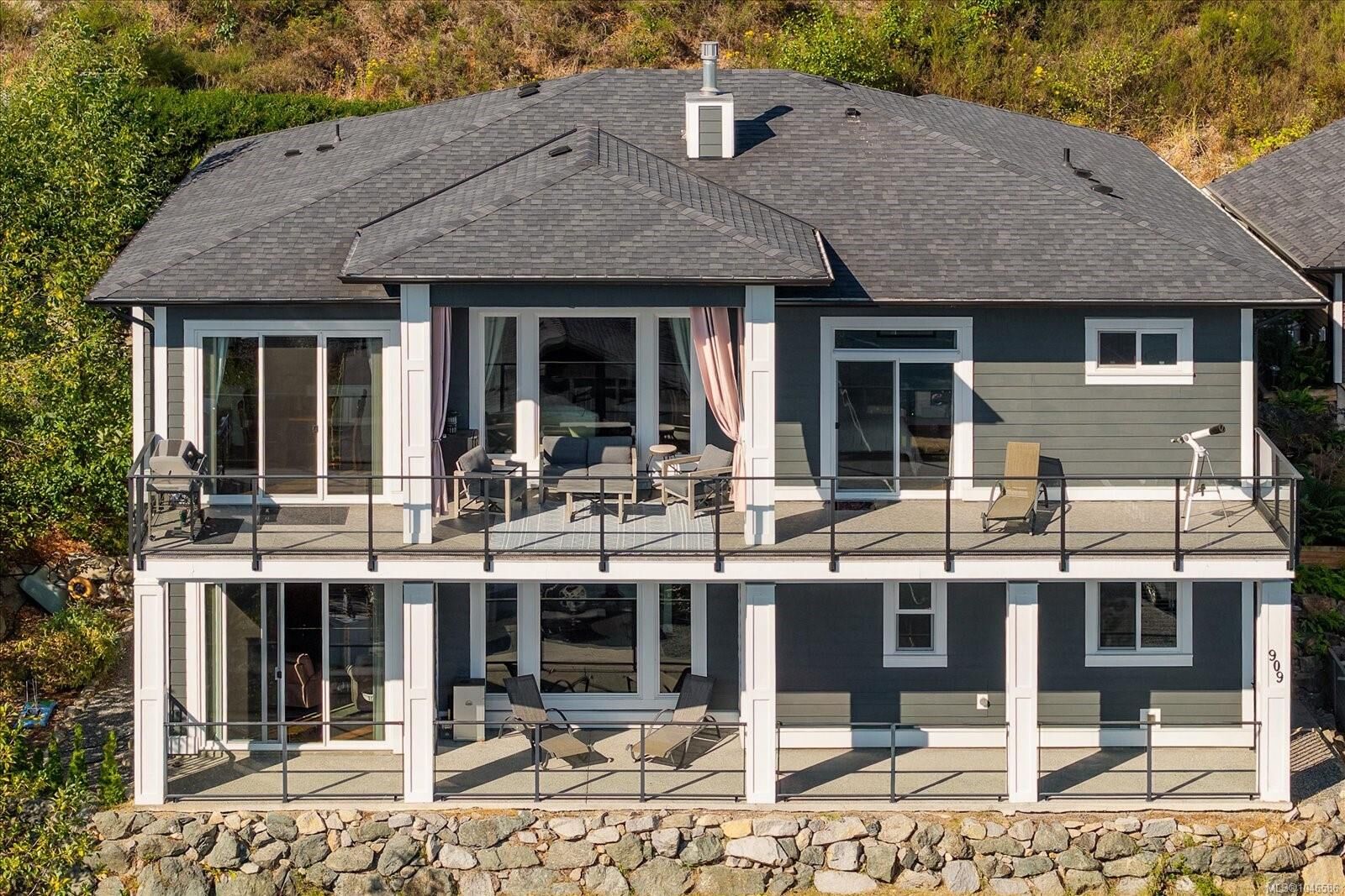 Property Photo: 909 Hanington Rd BC V0G 0A4