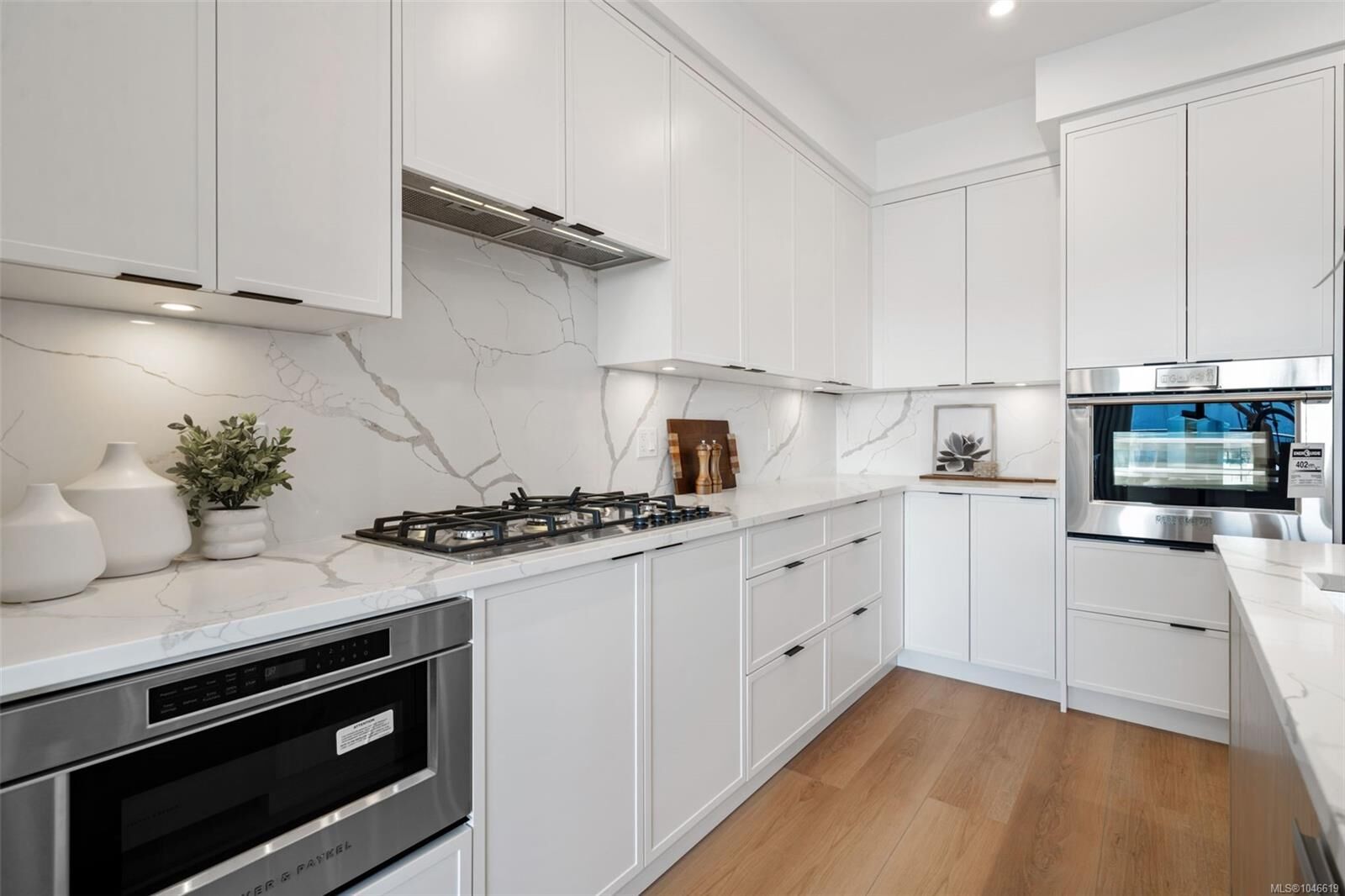 Property Photo:  1810 Selenite Pl #606  BC V9B 7E2 