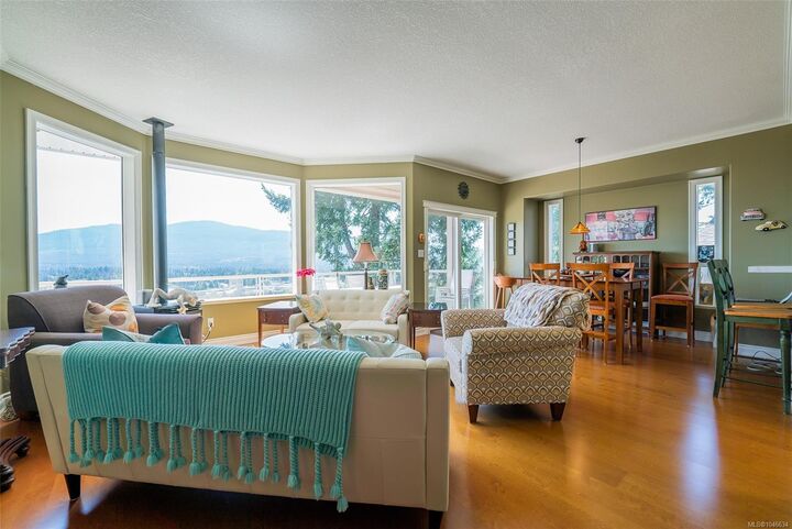 Property Photo: 180 Rainbow Cres BC V9T 4Y2