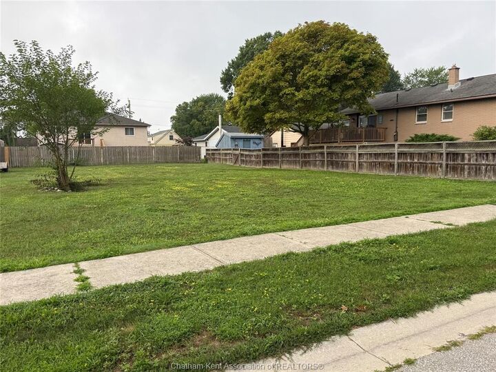 Property Photo:  445 Stoddard Street  ON N0P 2B0 