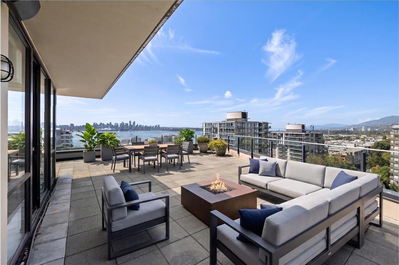 Property Photo: 124 W 1st Street Ph2 BC V7M 3N3