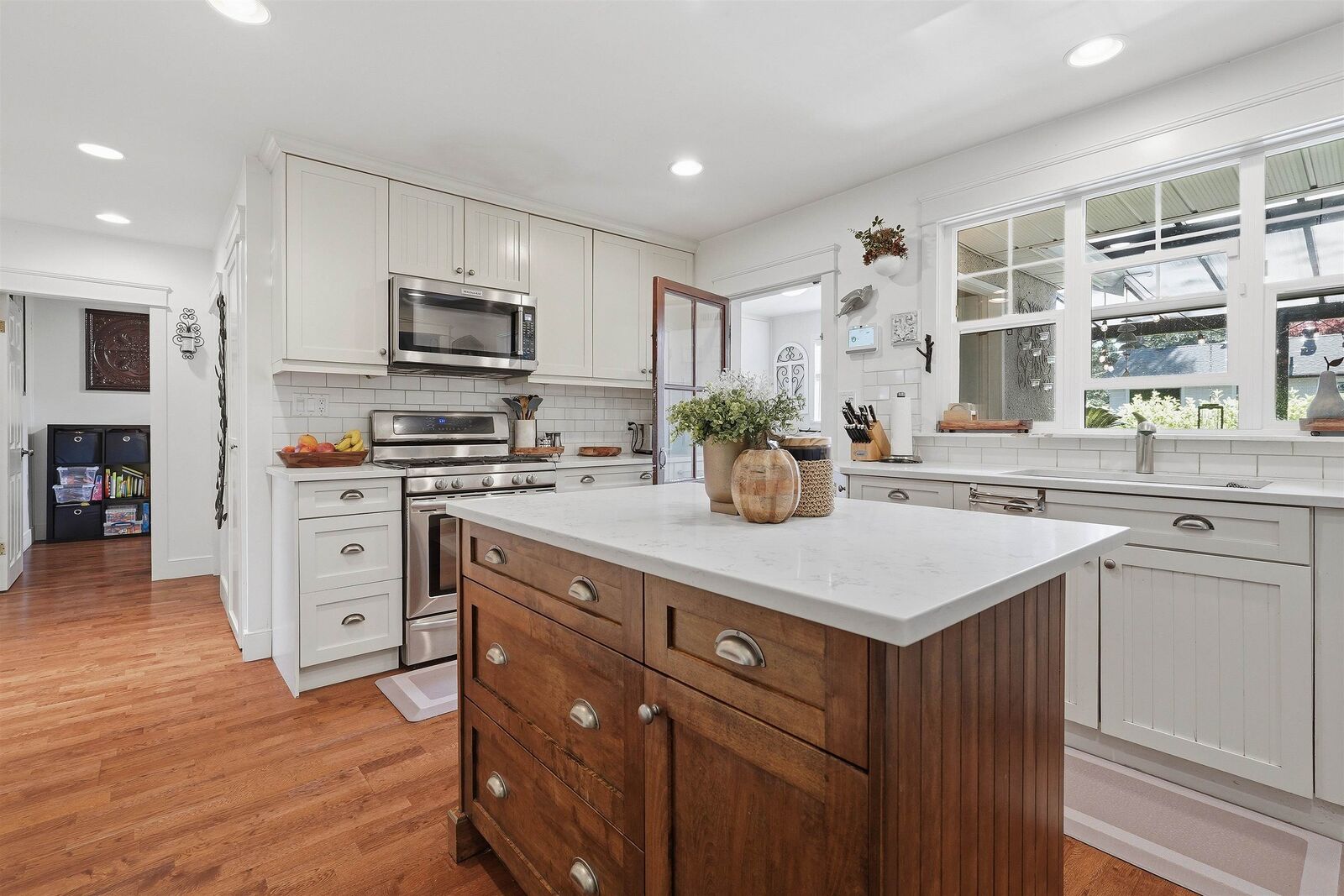 Property Photo: 1425 129 Street BC V4A 3X9