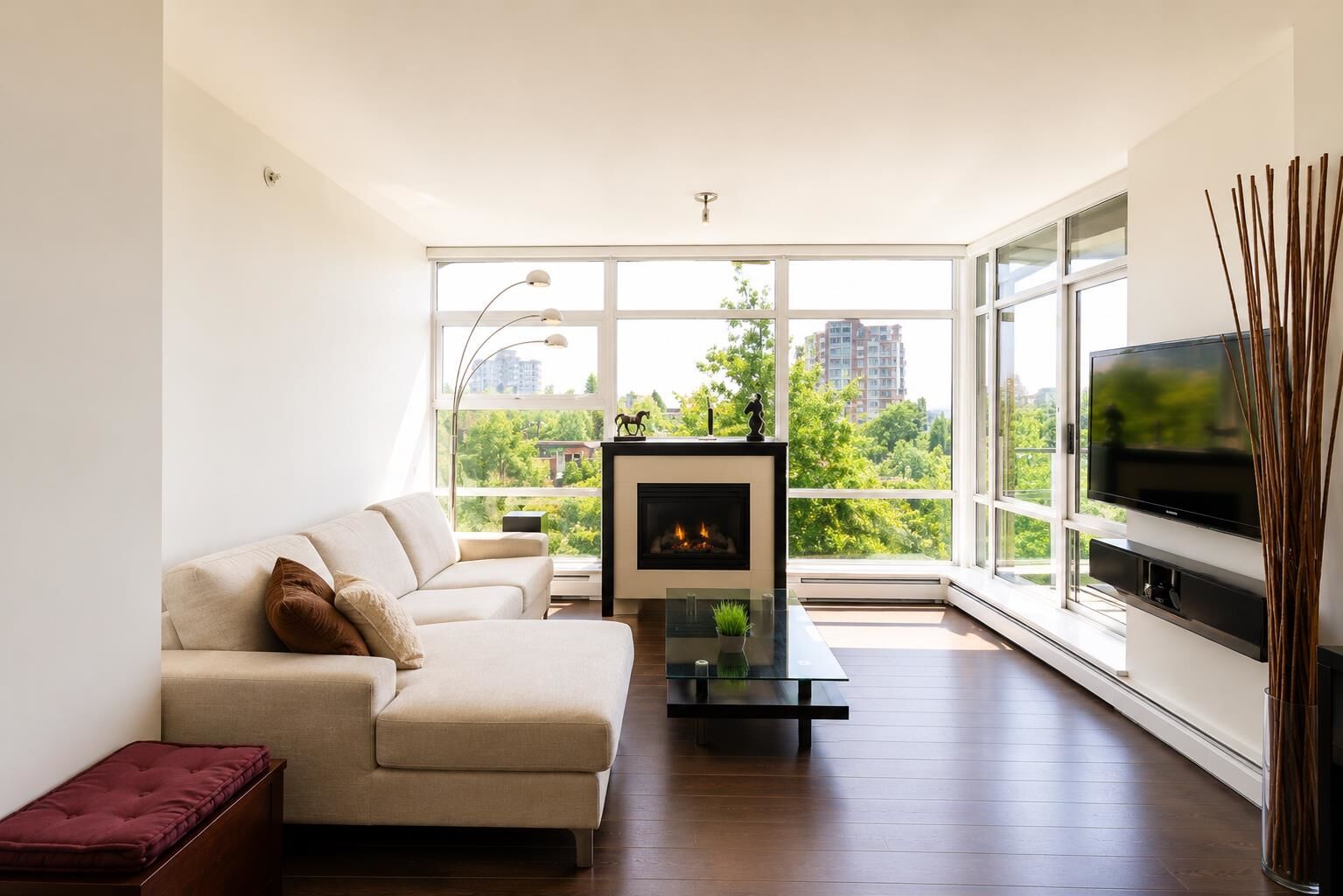 Property Photo:  158 W 13 Street 505  BC V7M 0A7 