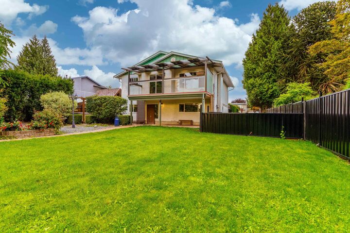 7655 Woodcock Crescent — photo 1