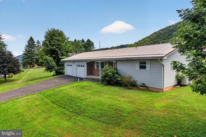 Property Photo:  189 S Pennsylvania Street  WV 26753 