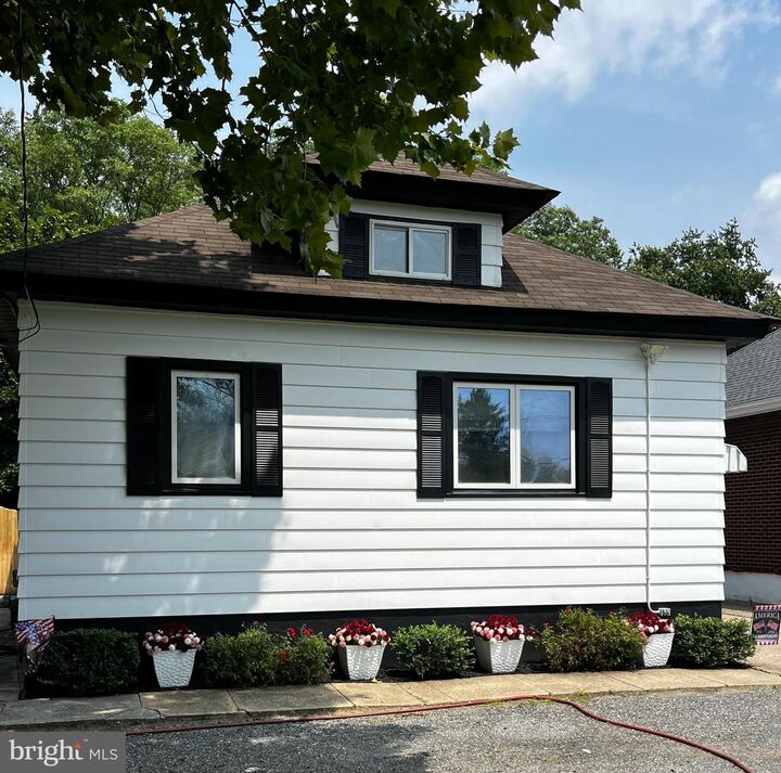 Property Photo: 4 Blacks Terrace NJ 08066