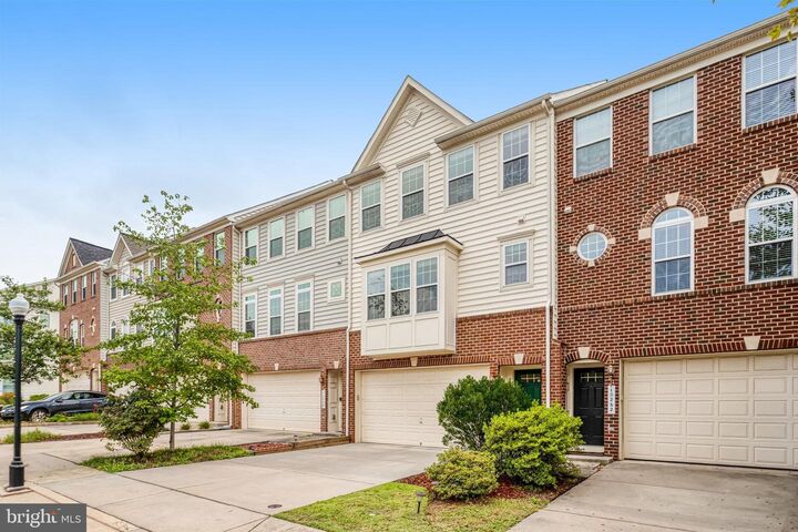 Property Photo: 10260 Fountain Circle VA 20110