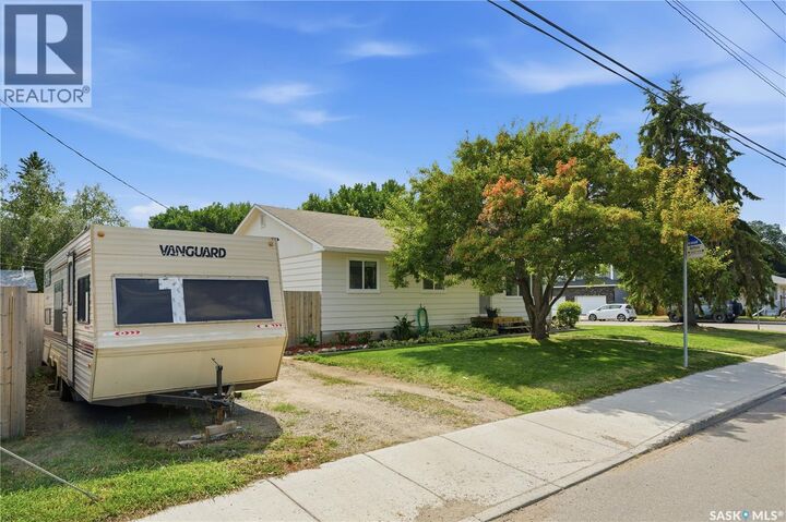 Property Photo: 2401 Dufferin Avenue SK S7J 1C3