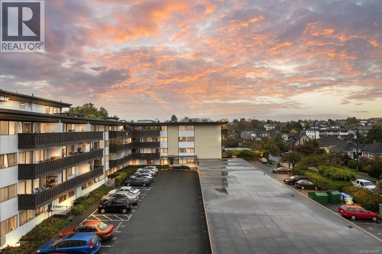 Property Photo:  964 Heywood Avenue 414  BC V8V 2Y5 
