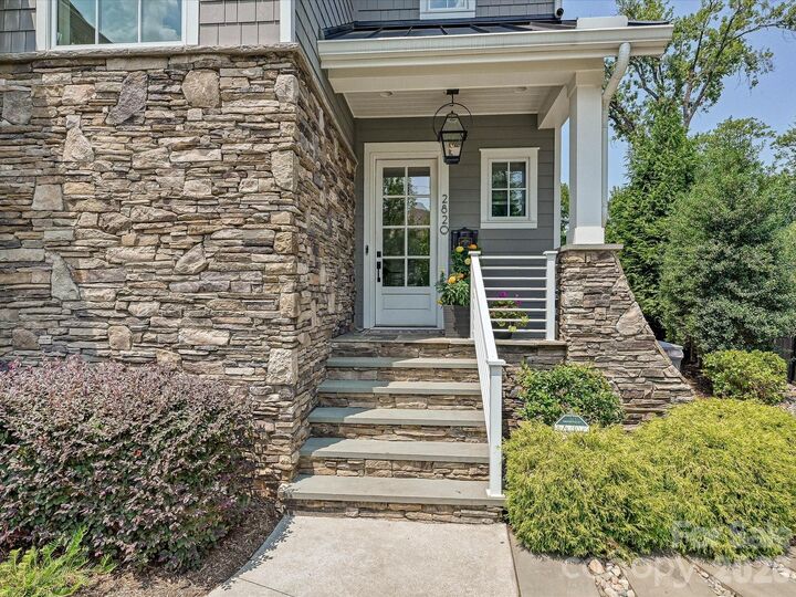 Property Photo: 2820 Irby Drive NC 28209