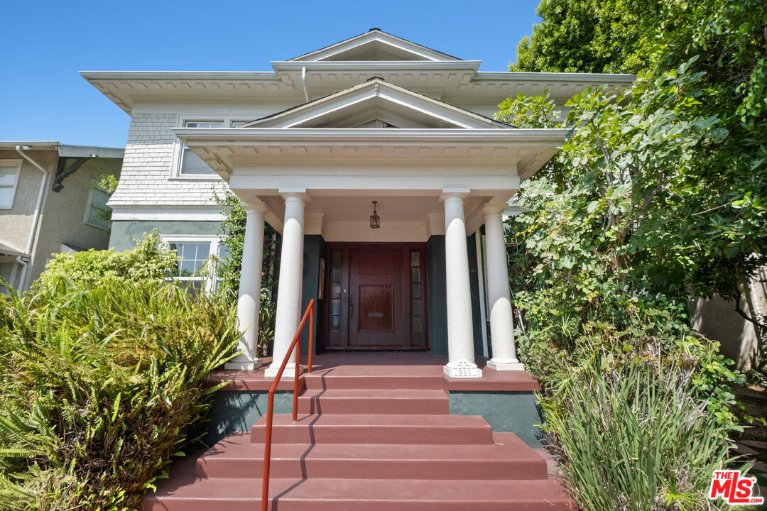 Property Photo:  317 S Norton Ave  CA 90020 