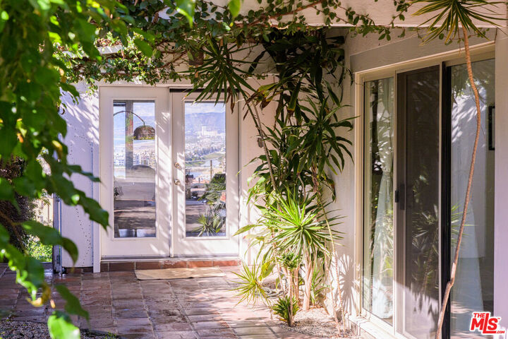 Property Photo: 241 Rees St CA 90293