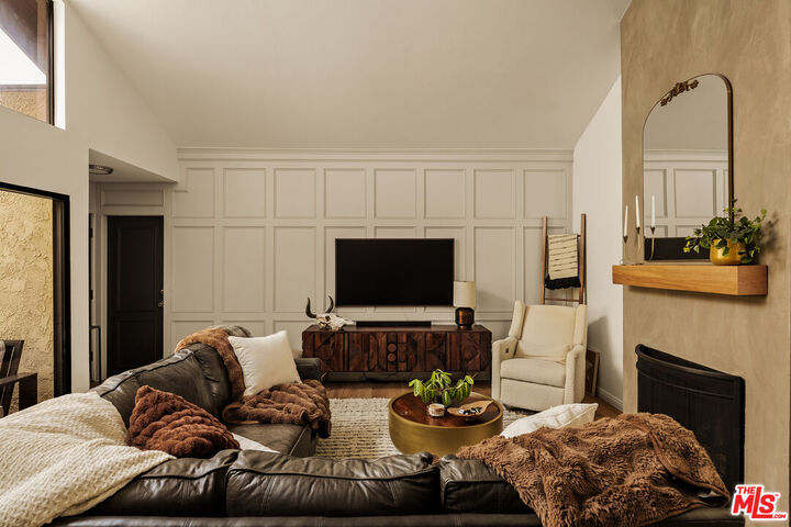 Property Photo: 1333 Park Plaza Dr CA 90804