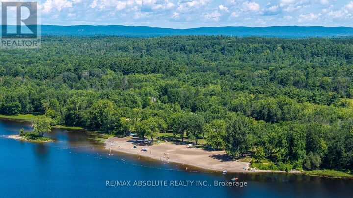 Property Photo:  140 Creek Drive  ON K1A 1X0 