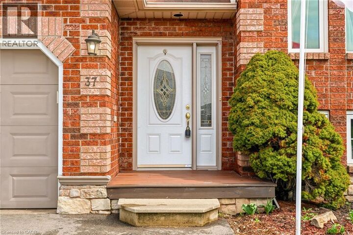 Property Photo: 37 Thistlemoor Drive ON N3W 2K4