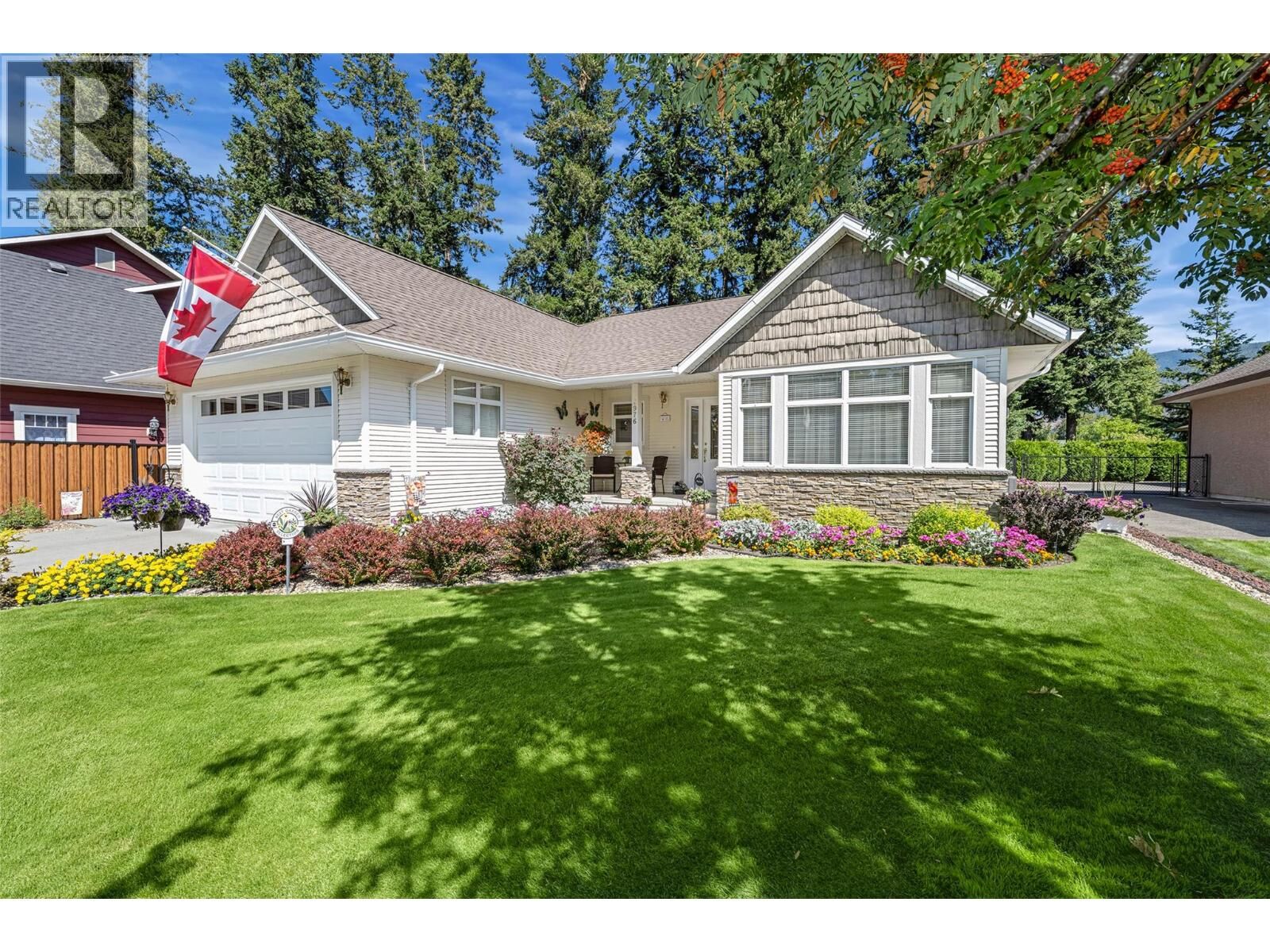 Property Photo: 2976 Heal Court BC V0E 1B2