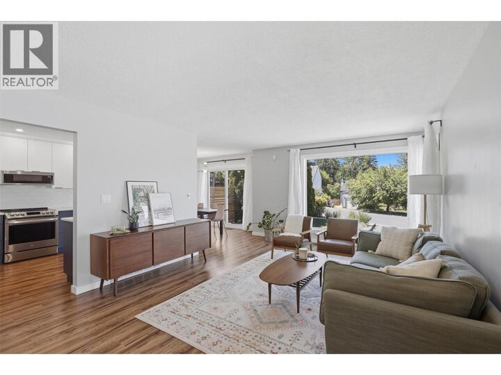 Property Photo: 575 Gleneagles Drive BC V2E 1X1