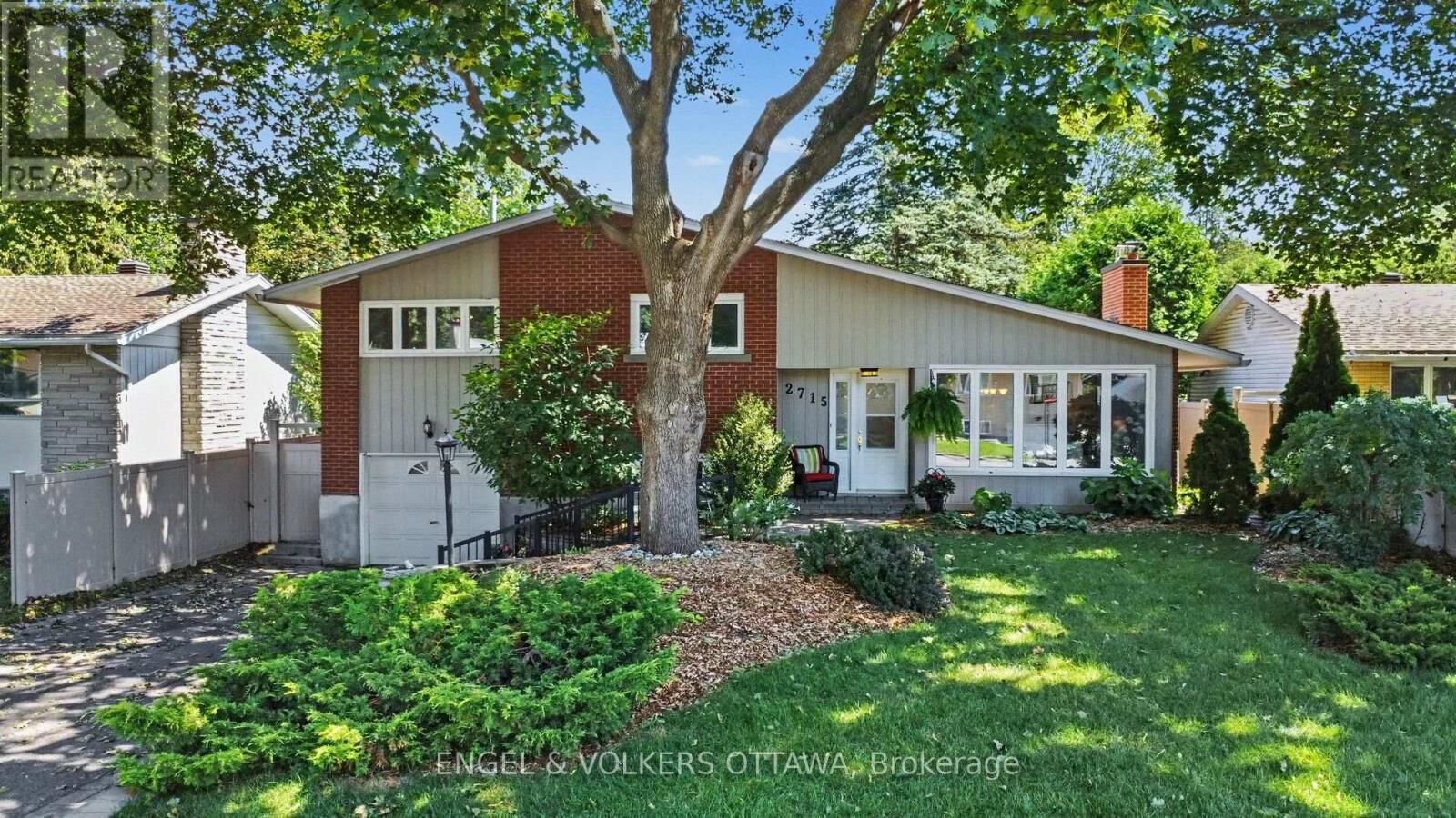 Property Photo: 2715 Colman Street ON K1V 8J8
