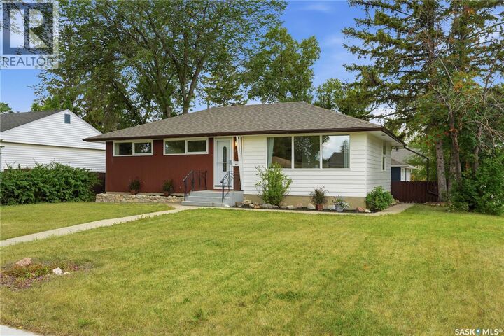 Property Photo:  2302 Hanover Avenue  SK S7J 1E6 