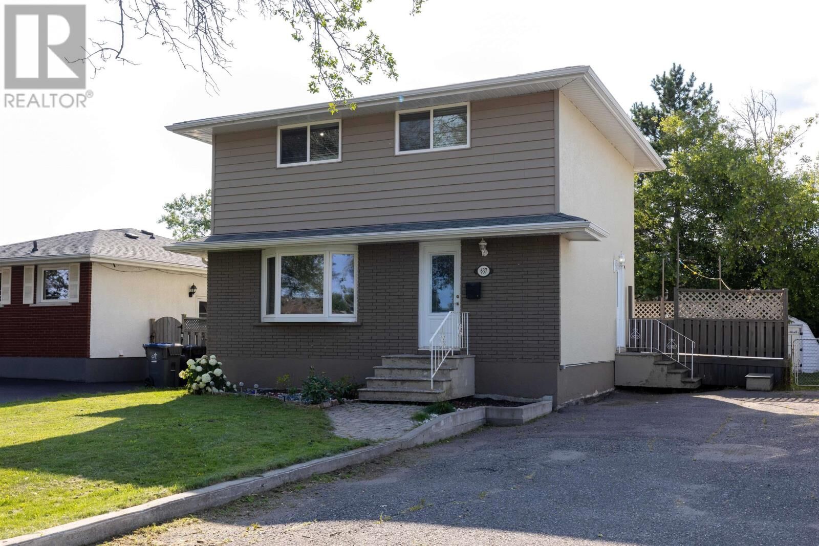 Property Photo: 637 Redwood Ave W ON P7C 5G2