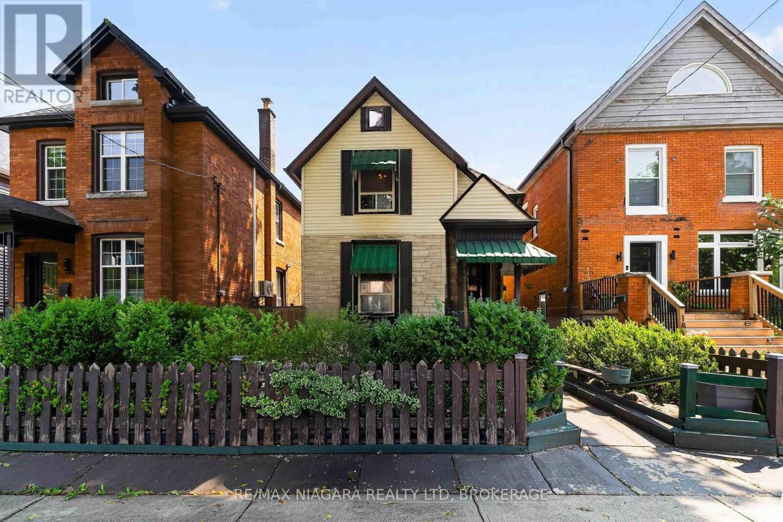 Photo de la propriété:  187 Emerald Street South  ON L8N 2V6 