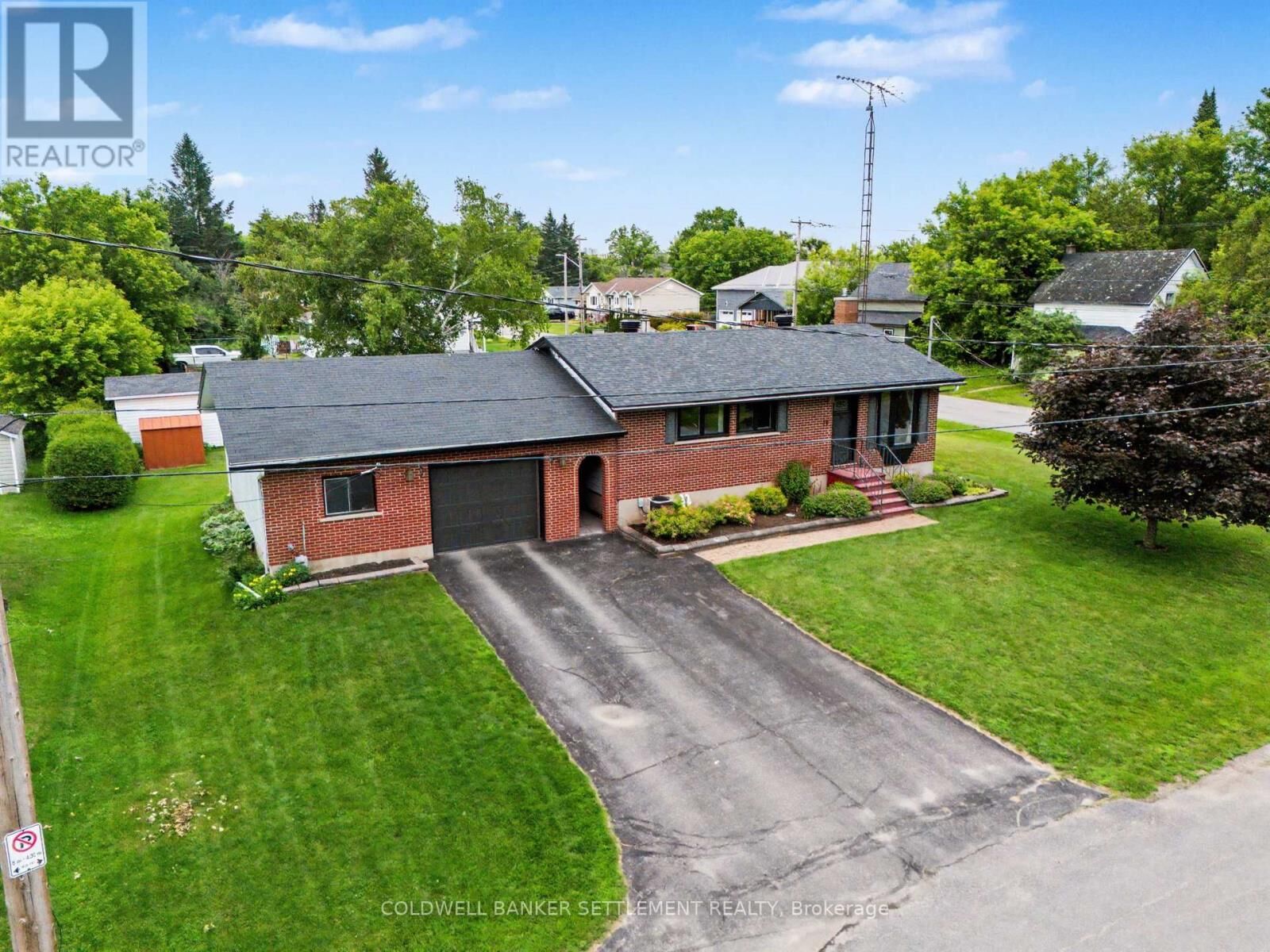 Property Photo: 14 Baynes Street ON K7H 1R1