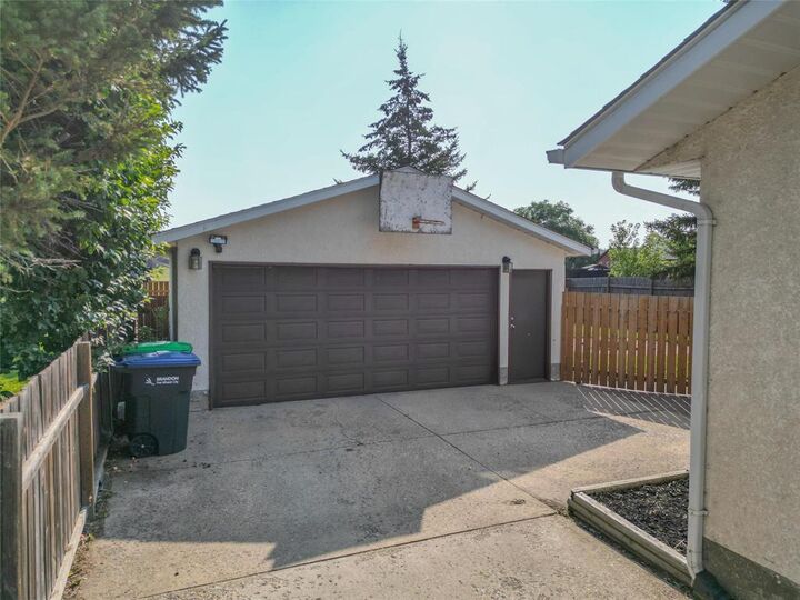 Property Photo:  167 Governors Road  MB R7B 3L6 