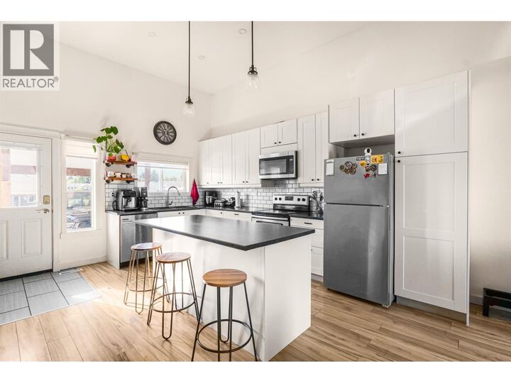 Property Photo: 20 Clifford Street 2 BC V8C 1B4