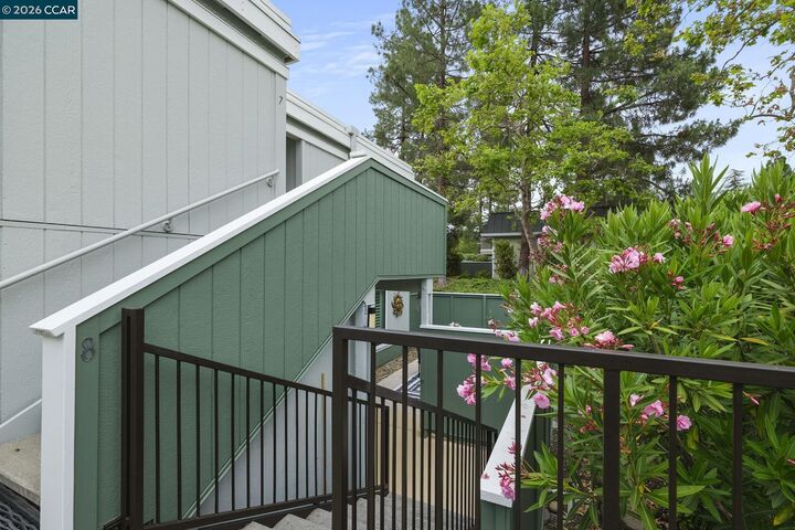 Property Photo: 1100 Singingwood 8 CA 94595