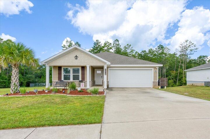 Property Photo: 520 Whispering Creek Avenue FL 32439