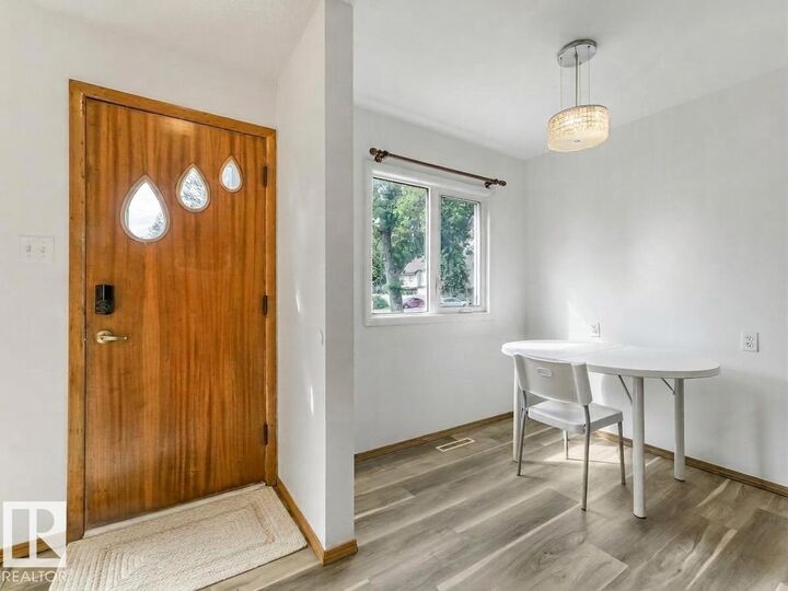 Photo de la propriété: 16428 88 Avenue NW AB T5R 4M7