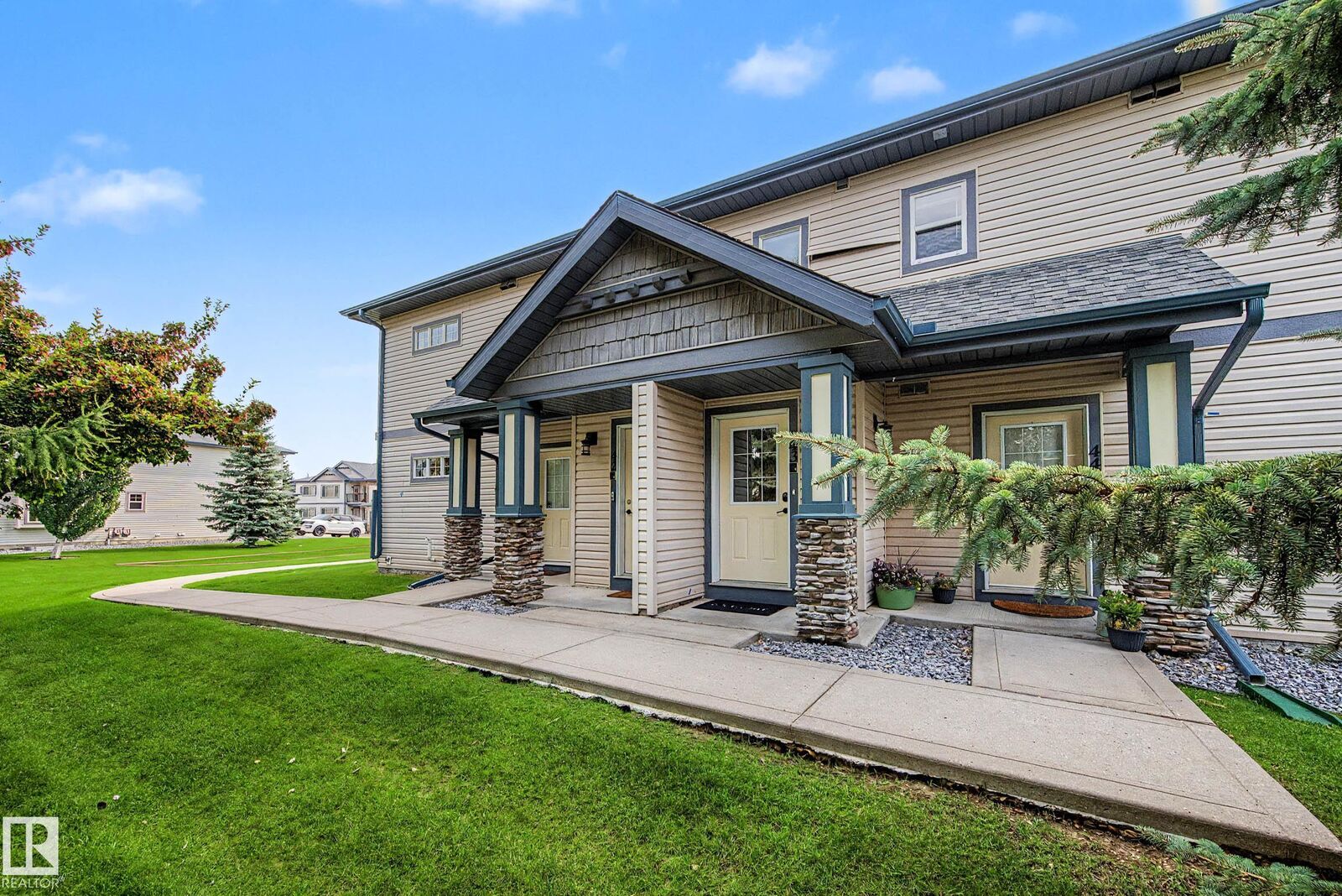 Property Photo: 2565 Hanna Crescent NW 43 AB T6R 0M4