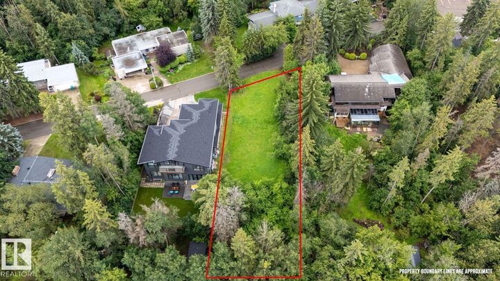 Property Photo:  2 Garden Place  AB T8N 1B5 