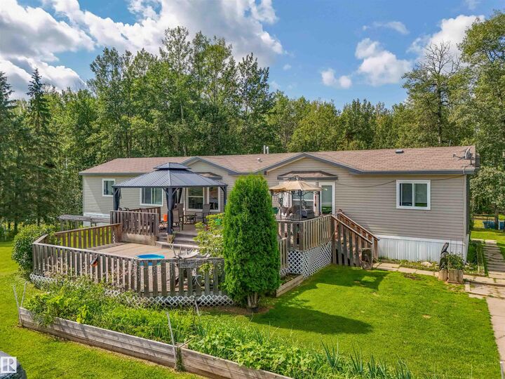 Property Photo: 7113 Twp Road 520 AB T0E 2H0